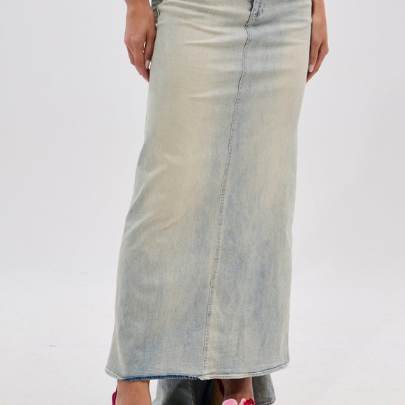 AKIRA Light Wash Oh the Drama Back Bow Denim Maxi Skirt with Train Size 1X - Picture 4 of 5